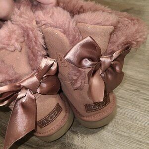 UGG women 7 Bailey bow Glimmer Boots booties sheepskin